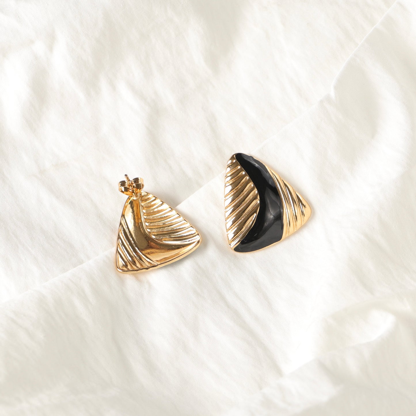 Trine Earrings (Black)