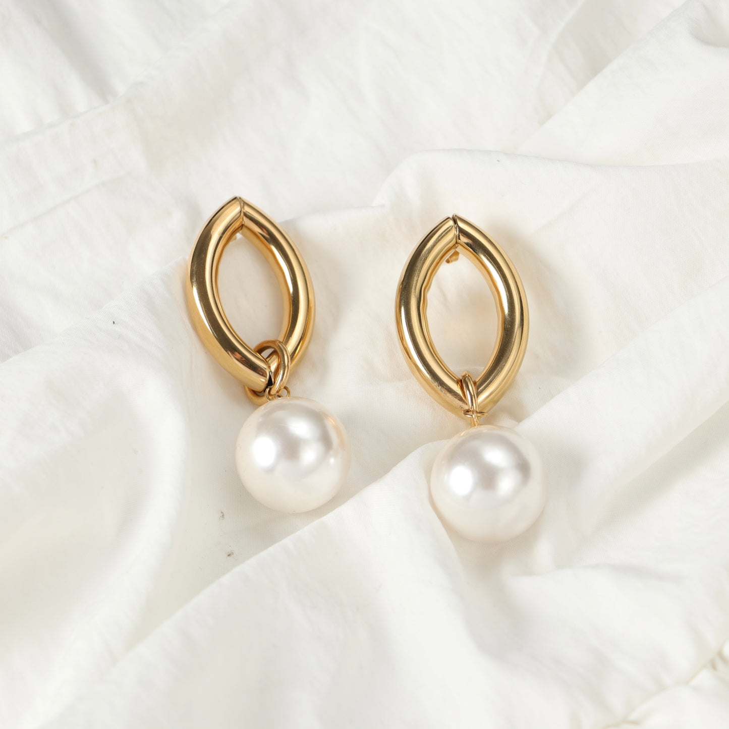 Bella Pearl Earrings