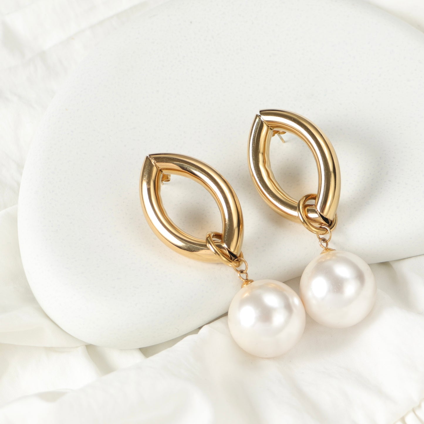 Bella Pearl Earrings