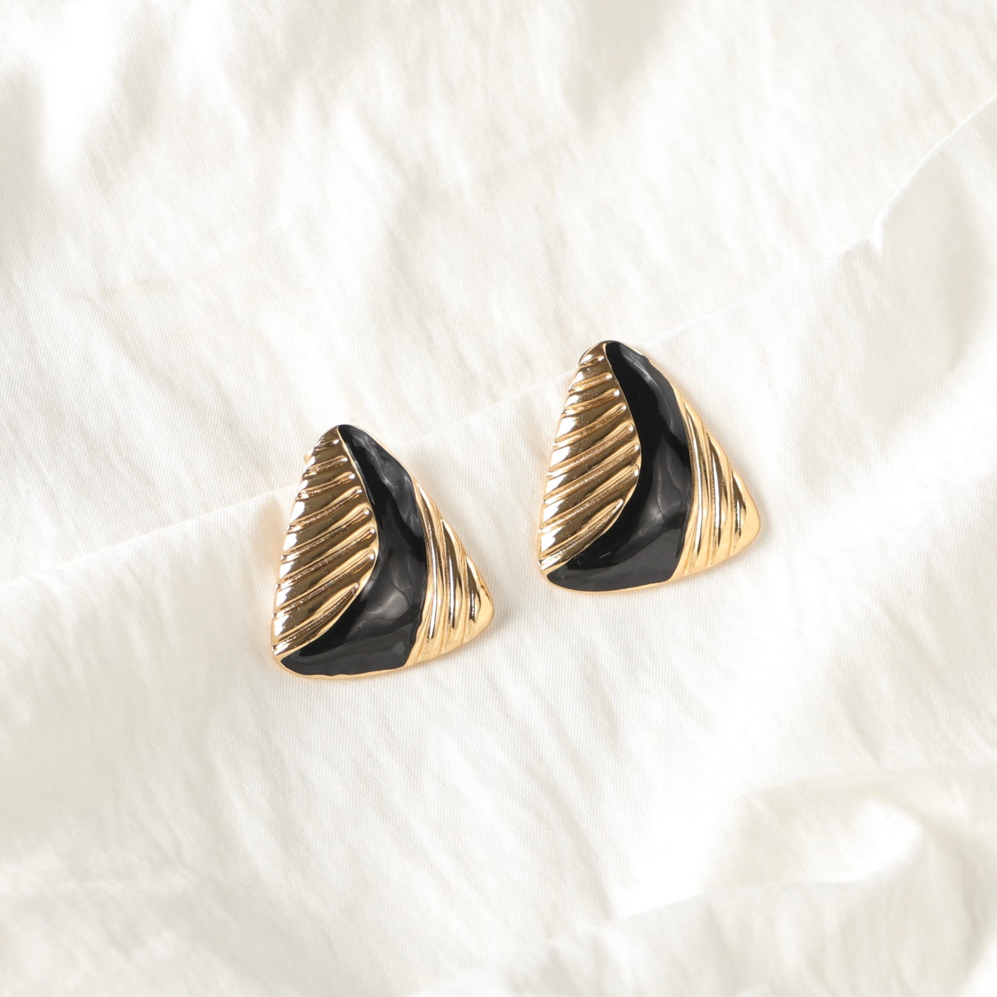 Trine Earrings (Black)