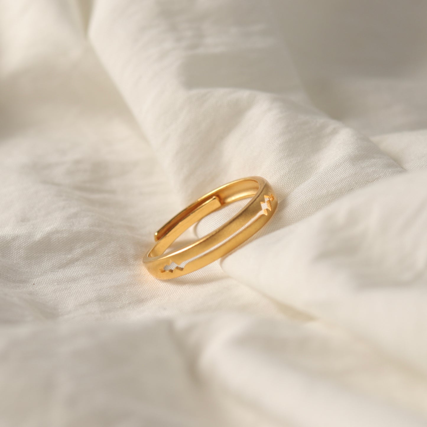 Heartbeat Band Ring